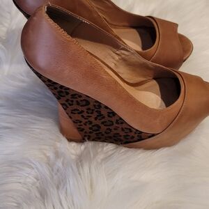 Stylish Tan Peep-Toe Wedges